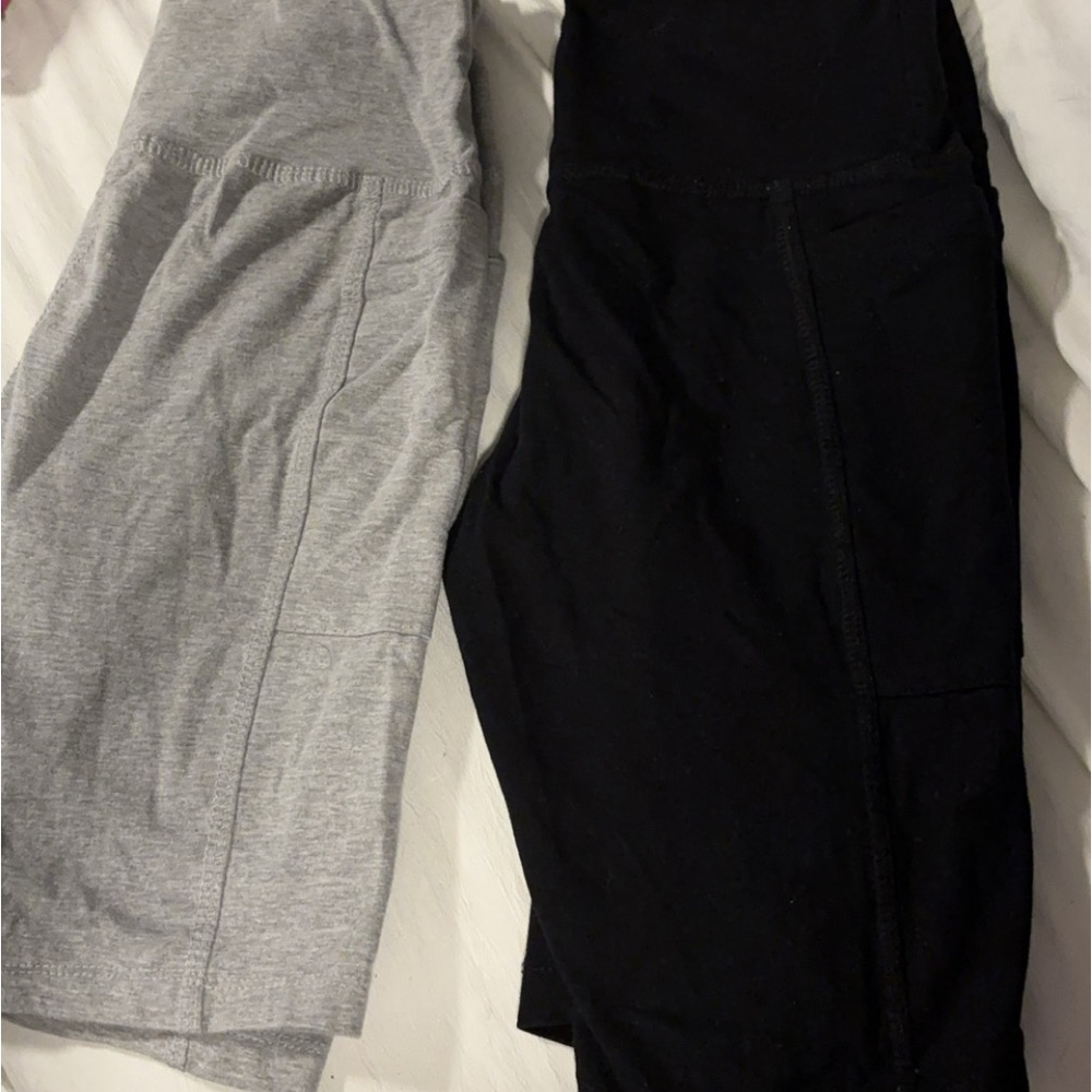 2 PACK BLACK AND LIGHT GRAY BIKER SHORTS W/ POCKETS